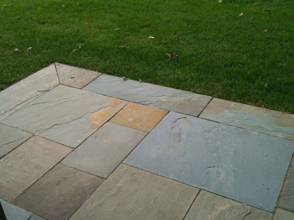 Natural bluestone trimmed with contrasting pattern